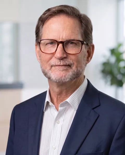 Portrait of Dennis Barlow, Director of Client Development at Mercer & Wren